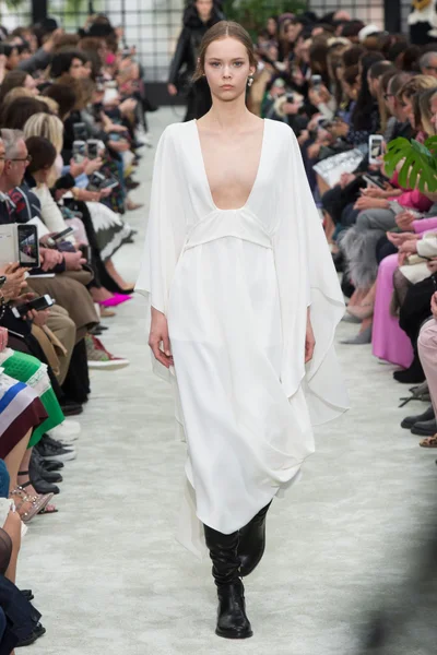 Look 17